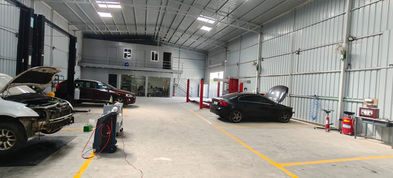 Torque Experts auto repair workshop work area, Madhapur Hyderabad
